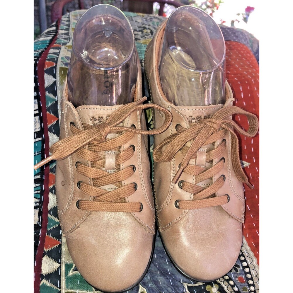 Taos Taupe Leather Sneaker Low Top Lace Eu 37 US 6.5 NWT Sample, flaw, pls read